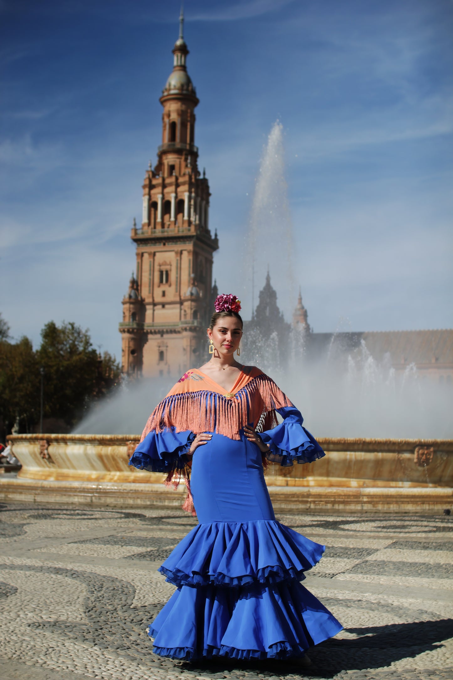 Traje de flamenca color azul Jazmin, una pieza sofisticada con volantes que realzan el movimiento flamenco.